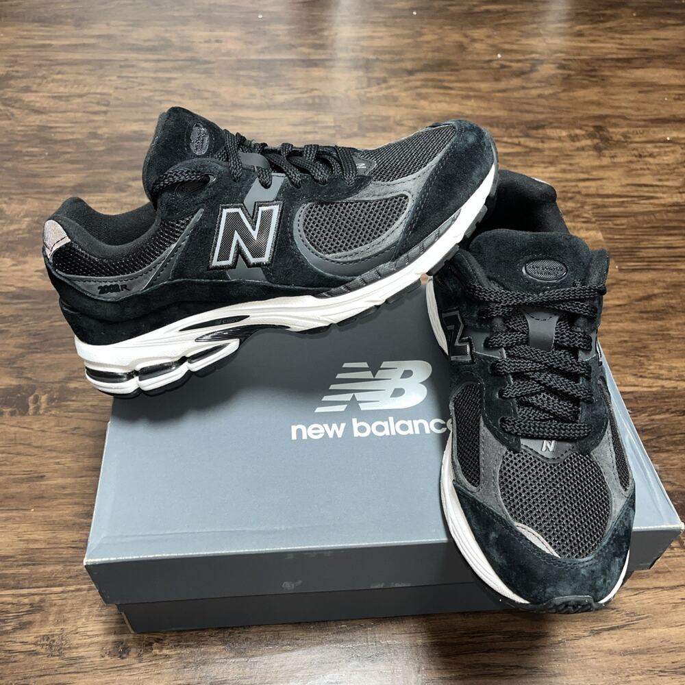New Balance 2002R Women’s Black Gunmetal FLAWLESS Size 9 - Picture 3 of 8